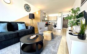 Stunning Lovely Flat With Pool And Strong Wi-Fi, 31