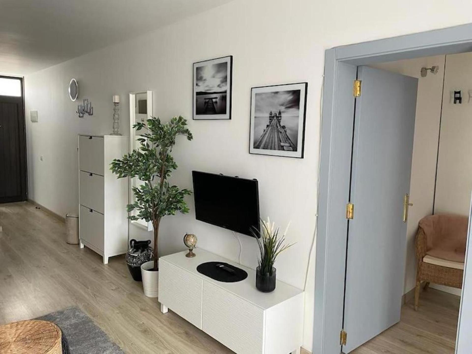 Stunning Lovely Flat With Pool And Strong Wi-Fi, 31 Arona  Zewnętrze zdjęcie